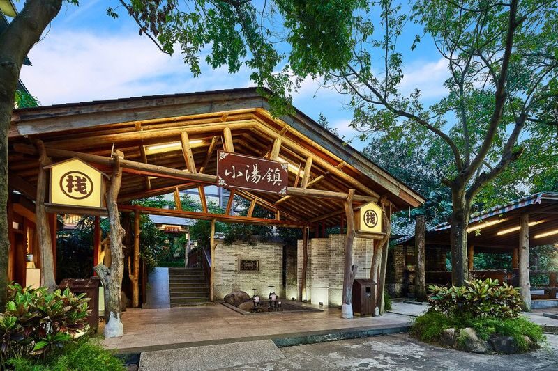 Imperial Hot Spring Resort Experience in Zhuhai - Families can mix soaking with play