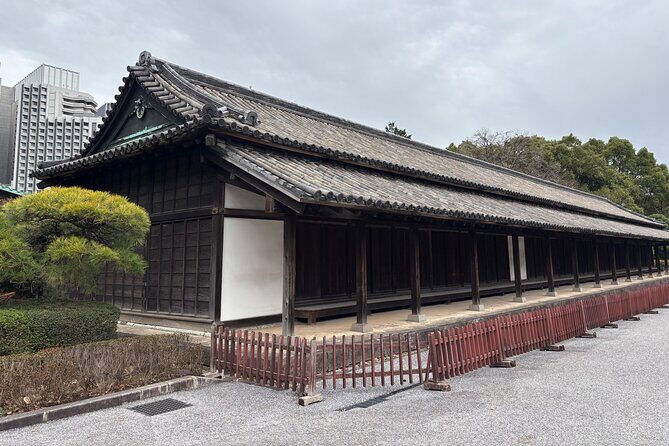 Imperial Palace and East Gardens Private Walking Tour in Tokyo - FAQ