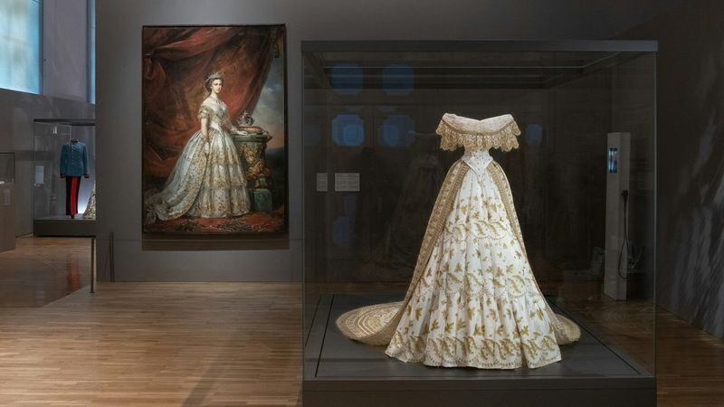 Imperial Treasury Vienna and Imperial Carriage Museum Vienna ticket - Start with Sisi and the crown at the Imperial Treasury
