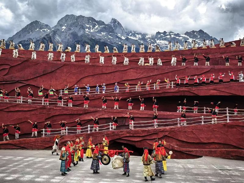 Impression of Lijiang - The mountain is part of the stage