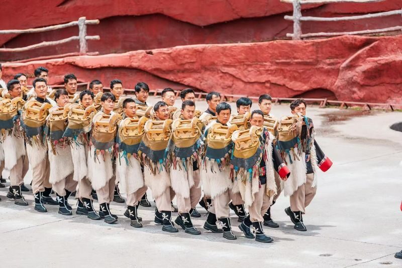 Impression of Lijiang - Getting there and entering the theater