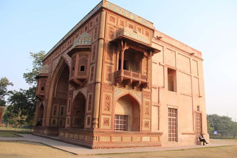 In Agra: Private Akbars Tomb, Mariams Tomb & Gurdwara Tour - Is This Tour Suitable for Everyone?