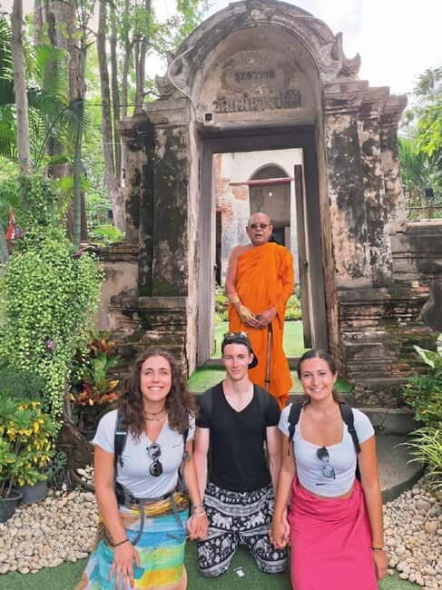In Ayutthaya: Tour Guide Service with Authentic Local tour - Introducing the Authentic Ayutthaya Experience