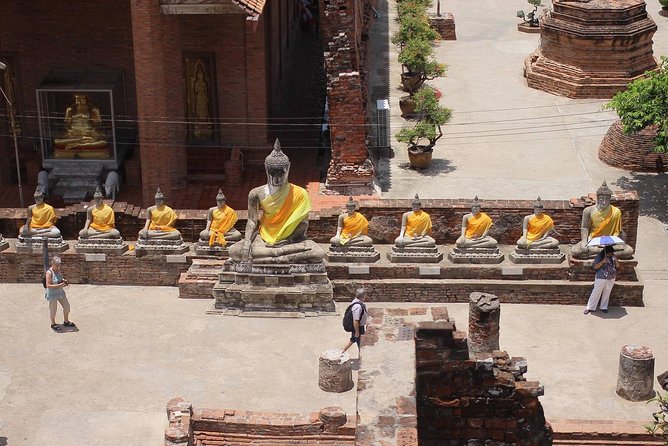 In French: Ayutthaya, the Ancient Capital of Siam - Les Temples Célèbres (Famous Temples)
