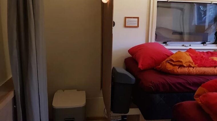 Inari: Overnight Aurora Hunt in Mobile Cabin on Lake Inari - Authenticity and Unique Selling Points