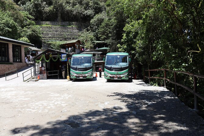 Inca Trail 4 Days to Machu Picchu - Professional Mountain Guides and Staff