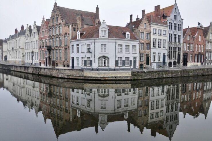Incredible Bruges - Walking Tour for Couples - Serene Lake of Love