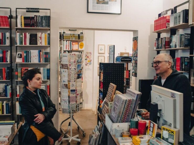 Independent Bookshops Tour With Photography - Bookstore Exploration
