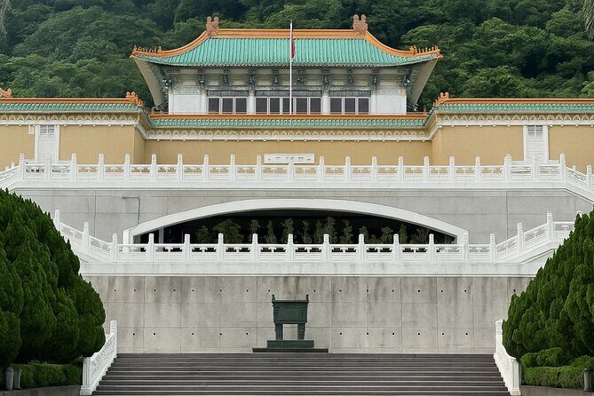 Indoor Shrimp Fishing Experience and National Palace Museum - Exploring the Itinerary in Depth