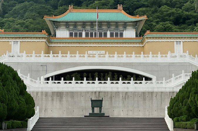 Indoor Shrimp Fishing Experience and National Palace Museum - Who Should Consider This Tour?