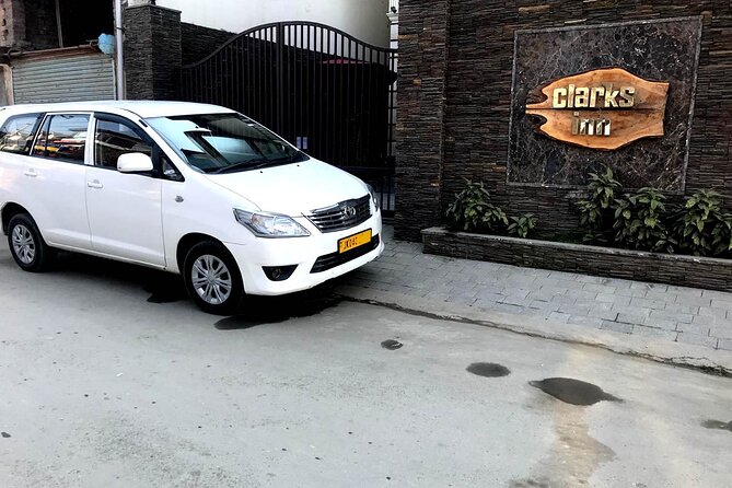 Innova to and Fro Pvt. Airport Transfer From Srinagar / Dal Lake - Meeting and Pickup Details