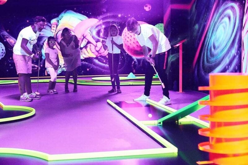 Innsbruck: 3D Mini Golf with Dazzling Light Effects - The Experience: A Deep Dive