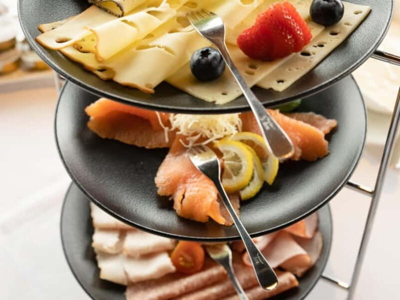 Innsbruck: Breakfast with Prosecco and Panoramic Views - Authentic Meal with a View