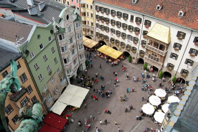 Innsbruck: City Sights and Photo Walking Tour With a Local - Duration and Availability of the Tour