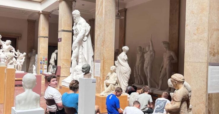 Innsbruck: Drawing Workshop at the University Museum - Accessibility Information