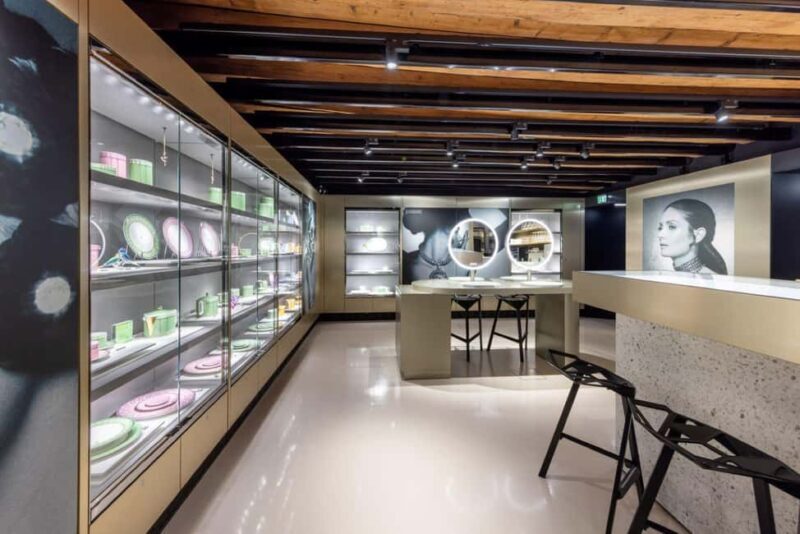 Innsbruck: Swarovski Exclusive Guided Tour with Drink & Gift - Art Installations and Crystal Creations