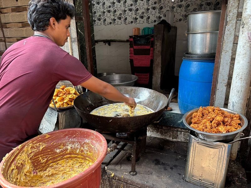 Inside Dharavi: A Unique Slum Tour with an Local Guide - Timing, meeting details and practical choices