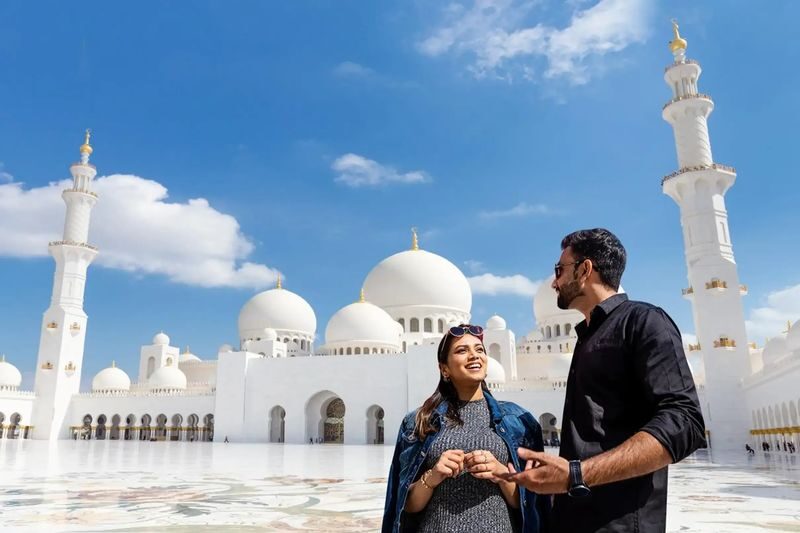 Inside Sheikh Zayed Mosque Walking Tour in Abu Dhabi - Dress respectfully, and prepare for the sun