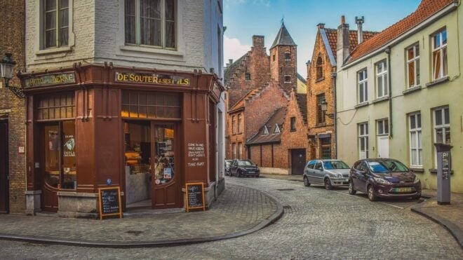 Inspiring Bruges – Family Walking Tour - The Atmosphere and Charm of Bruges