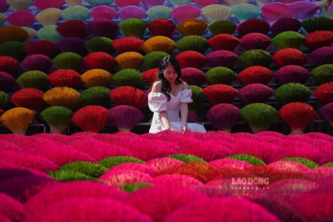 Instagram Quang Phu Cau Incense Village & Train Street Tour - Full Tour Description