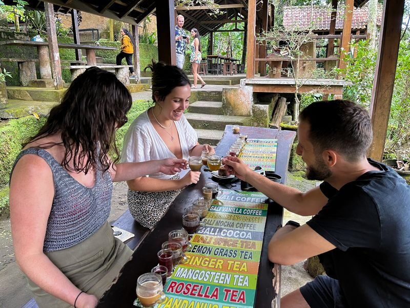 Instagram Tour with Photographer in Bali - Prepare for pickup and changing conditions