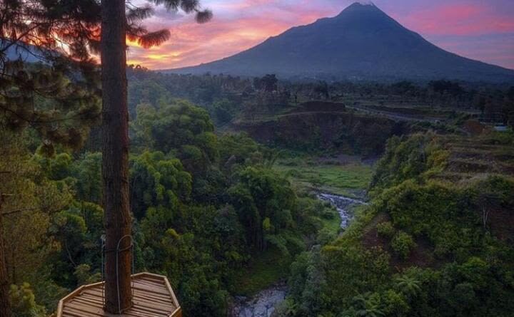 Instagramable Kedung Kayang Waterfall, Setumbu Hill and Borobudur Temple Tour - Two very different stops in one day