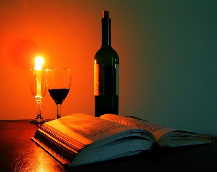 Interactive Ghost Tour With a Horror Light Candle Dinner - Activity Details