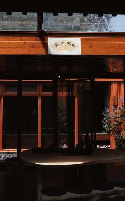 Interesting metaphysics course in an ancient tea house - Good To Know