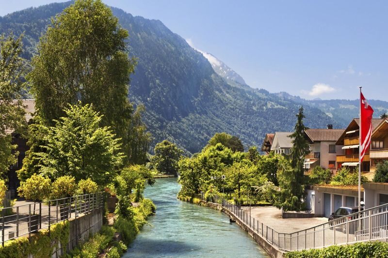 Interlaken and Grindelwald Day Trip with Bus Transportation - A full day in the Bernese Oberland