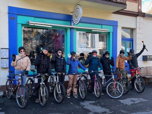 Interlaken: Bike Tour With Rivers, Lakes, and Hot Chocolate - Lake Brienz and Scenic Views
