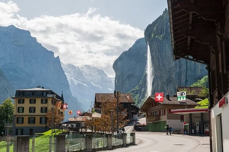 Interlaken Lauterbrunnen Valley and Murren Alpine Village Tour - Making the most of your time in the village