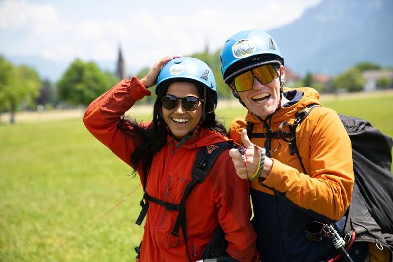 Interlaken: Tandem Paragliding Flight with Pilot "The Golden Eagle" - Photos, phones, and the CHF 40 decision