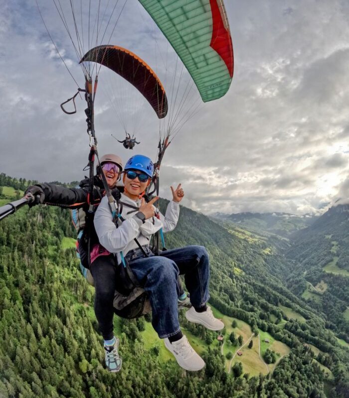 Interlaken: Tandem Paragliding Flight with Pilot "The Top Flight" - A simple takeoff, with clear instructions