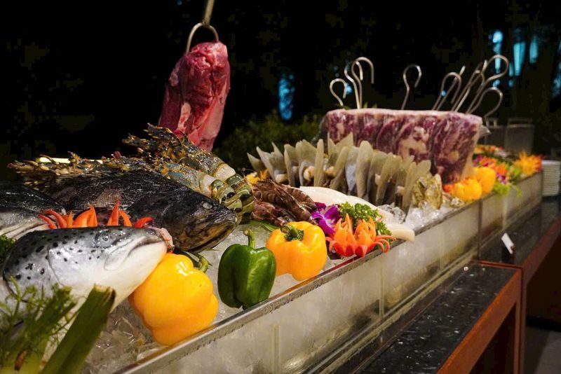 International Buffet At Sheraton Hanoi West Hotel - Sushi, seafood and the lobster question