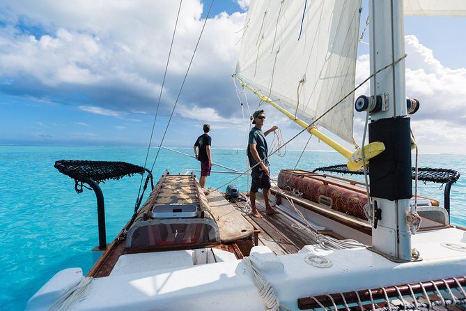 Introduction to sailing and discovering the lagoon - Departure and Setting Sail