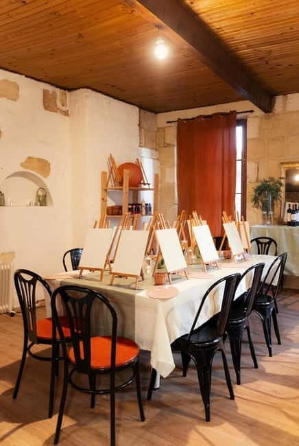 Introduction to Vin Rouge painting - Wine Tasting & Gourmet Platter: A Flavorful Complement