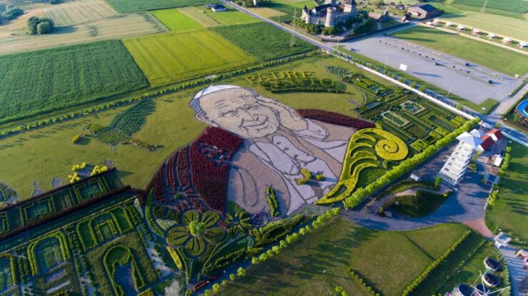 Inwałd: Dinolandia Park and John Paul II Garden - Parks Overview