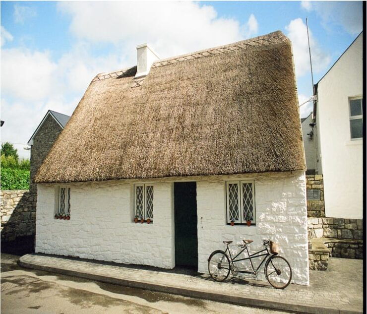 Ireland: The Quiet Man Museum and Film Location Guided Tour - Exploring the Thatched Cottage Museum