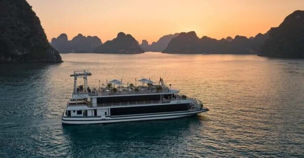 Iris Cruise - Luxury Day Cruise From Halong Bay With Kayak - Booking Process