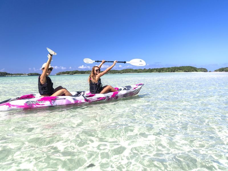 Ishigaki Island/Half-Day: Kabira Bay: Choice of SUP/Canoe (Okinawa) - Choosing between SUP and canoe