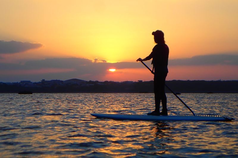 Ishigaki Island: Sunset SUP & Canoe Tour with Customizable Sunset Experience - What the guide adds