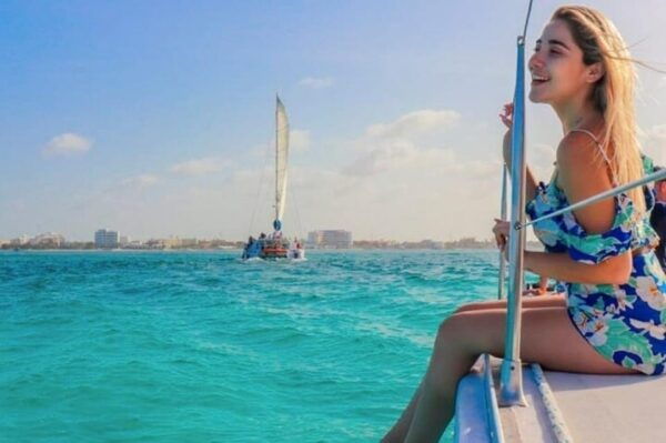 Isla Mujeres: Boat Tour With Food, Drinks and Snorkeling - Lunch Highlights