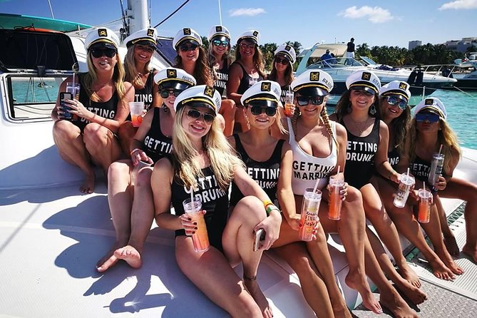 Isla Mujeres Catamaran Luxury Sailing Experience - Luxurious Catamaran