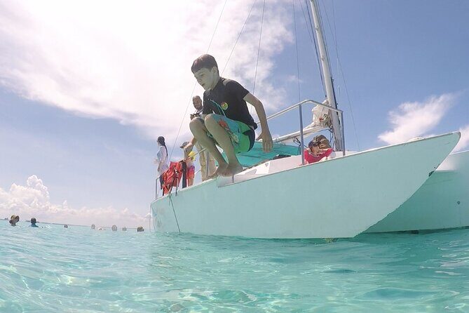 Isla Mujeres Catamaran Tour from Cancun with Snorkel and Open Bar - FAQ