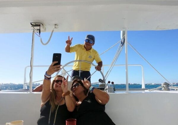 Isla Mujeres: Catamaran Tour With Snorkel, Buffet and Drinks - Dock Fee