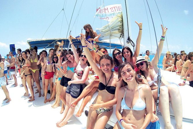 Isla Mujeres Catamaran With Open Bar and Lunch at a Beach Club - Cancun - Catamaran Experience