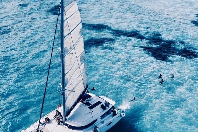 Isla Mujeres sailing tour in catamaran Open Bar& Lunch Included - Good To Know