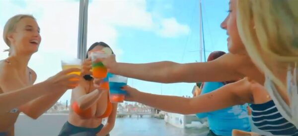Isla Mujeres:From Cancún Catamaran to Isla Mujeres, Open Bar - Sailing to Isla Mujeres