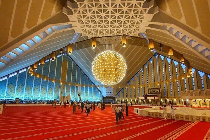 Islamabad Instagram Tour: Most Famous Spots (Private & All-Inclusive) - The Start: Faisal Mosque