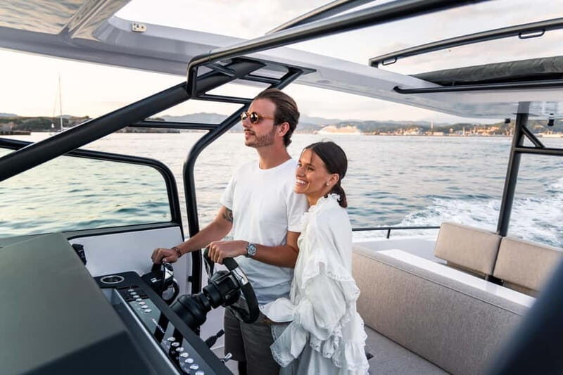 Island Hopping: Santorini to Mykonos - A Closer Look at the Santorini to Mykonos Yacht Tour